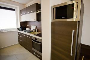 A kitchen or kitchenette at Németh Apartmanok