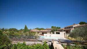 A view of the pool at Les Carriers "maison d'hôtes" or nearby