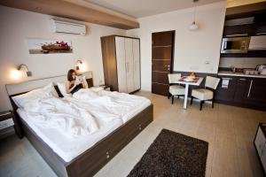 A bed or beds in a room at Németh Apartmanok