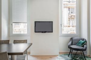 A television and/or entertainment centre at Amazing flat in Duomo by Easylife