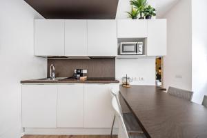 A kitchen or kitchenette at Amazing flat in Duomo by Easylife