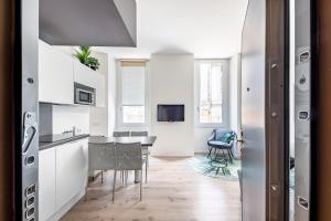 A kitchen or kitchenette at Amazing flat in Duomo by Easylife
