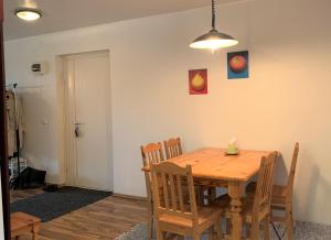 Fotografie z fotogalerie ubytování Charming 2-Bedroom Apartment near Nature and Beach v destinaci Treimani