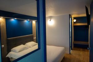 Postel nebo postele na pokoji v ubytování Hotel RBX - Roubaix Centre