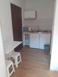 Η κουζίνα ή μικρή κουζίνα στο Apartman Nikki II