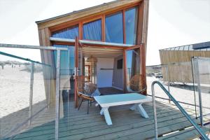 Breezand Beachhouses tesisinde bir balkon veya teras