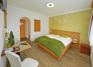 Postel nebo postele na pokoji v ubytování Comfort Hotel Garni Landhaus Gitti