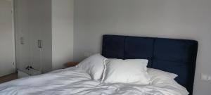 Postel nebo postele na pokoji v ubytování Apartment with view