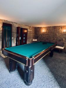 a pool table in the middle of a room at Villa Medroa in Faia