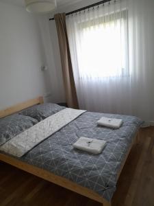 Ένα ή περισσότερα κρεβάτια σε δωμάτιο στο Domek na Kępie