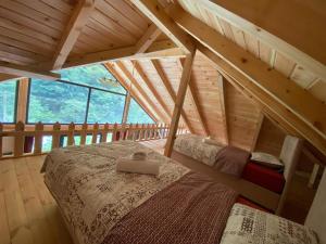 A bed or beds in a room at AYDER LEVUT Bungalov