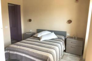 A bed or beds in a room at Agriturismo Cascina Cornelli