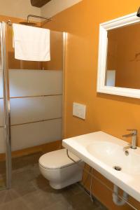 A bathroom at Agriturismo Cascina Cornelli
