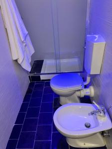 A bathroom at Guest House Biondi