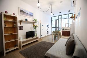 a living room with a couch and a tv at La Casetta delle Scienze in Palermo