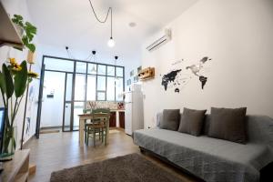 a living room with a couch and a world map on the wall at La Casetta delle Scienze in Palermo