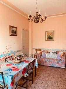 a living room with a table and a couch at Casa Viola in Diano Marina