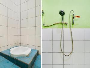 a bathroom with a shower and a toilet in it at SPOT ON 91393 Budiluhur 10 Homestay in Bandung