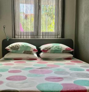 Tempat tidur dalam kamar di Villa Zen Trogir - Apartment Okrug, Heated pool, EV Type 2