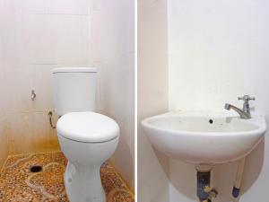 two pictures of a bathroom with a toilet and a sink at OYO 91375 Pondok Feby Makassar in Makassar