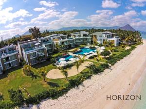 Бассейн в Cap Ouest by Horizon Holidays или поблизости