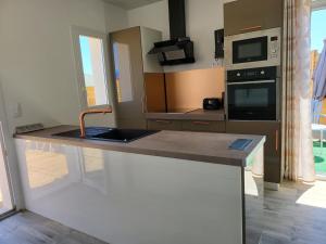 Kuchyňa alebo kuchynka v ubytovaní ESCALE OCEAN A 800 m DE LA PLAGE