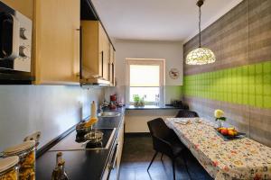 Kuchyň nebo kuchyňský kout v ubytování Ferienwohnung Mitten im Pott