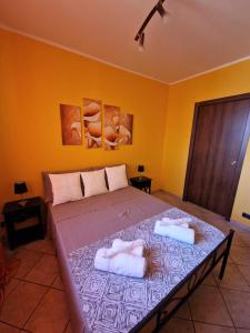 a bedroom with a bed with two towels on it at Beinasco Apartment - Le Terrazze Palace in Beinasco
