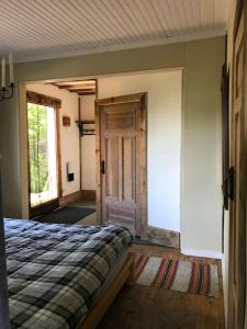 a bedroom with a bed and an open door at Cozy Stuga - Mountain View in Ramsele