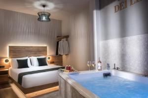 A bed or beds in a room at Jacuzzi suite Piazza dei Leoni