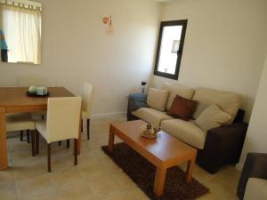 a living room with a couch and a table at Casa Patrick in Murcia