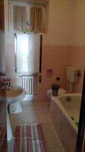 A bathroom at Relax al mare