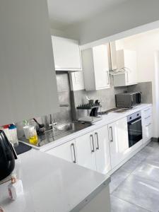 Kuchyň nebo kuchyňský kout v ubytování ANGIE HOME