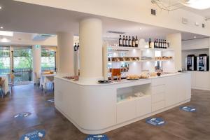 a restaurant with a counter with bottles of wine at Hotel Rosanna 3 Stelle Superior in Lido di Jesolo