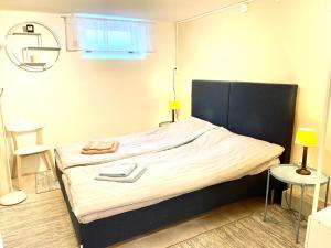 Postel nebo postele na pokoji v ubytování 3 rooms with private kitchen & private bathroom 5B