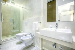 A bathroom at Hotel Boemia