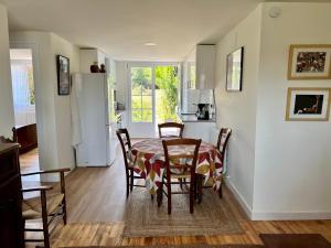 a kitchen and dining room with a table and chairs at Saint Jean Pied de Port: Nere Nahia in Saint-Jean-Pied-de-Port