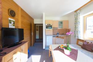 A kitchen or kitchenette at Haus Enzian