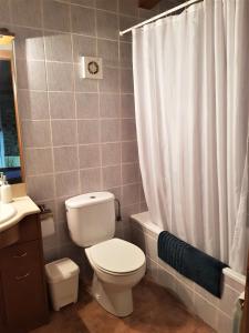 Phòng tắm tại Apartamento Casa Sastre Turismo Rural