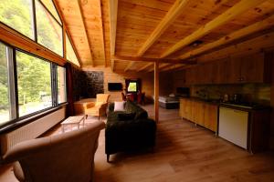 A kitchen or kitchenette at AYDER LEVUT Bungalov