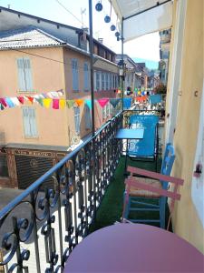 Balkón nebo terasa v ubytování L'Escale Centre Historique de Gap Meublé de tourisme Classé 3 étoiles