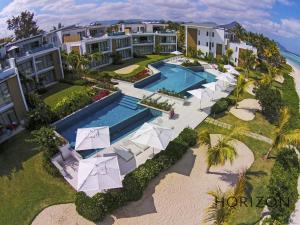 Бассейн в Cap Ouest by Horizon Holidays или поблизости