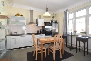 Η κουζίνα ή μικρή κουζίνα στο fewo1846 - Artemis - vintage Altbau-Wohnung im 4 OG eines Geschäftshauses im Stadtzentrum
