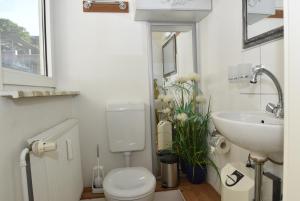 Ένα μπάνιο στο fewo1846 - Artemis - vintage Altbau-Wohnung im 4 OG eines Geschäftshauses im Stadtzentrum +7 φωτογραφίες