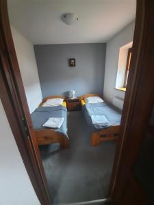 Posteľ alebo postele v izbe v ubytovaní POKOJE RODIS