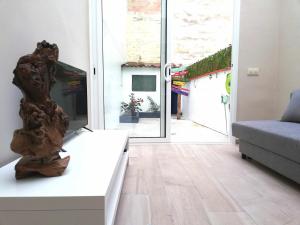 A seating area at Mazi Apartments Chic