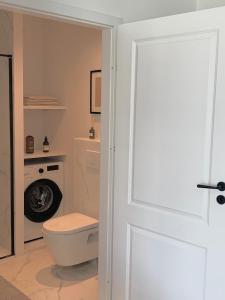 A bathroom at Apartament Karaibski- Osada Cetniewo
