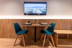 A&N Athens Luxury Apartments - Akadimou的电视和/或娱乐中心