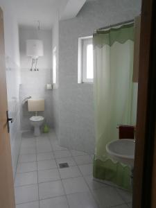 Koupelna v ubytování Apartments & Rooms Tony