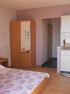 Kuchyň nebo kuchyňský kout v ubytování Apartments & Rooms Tony